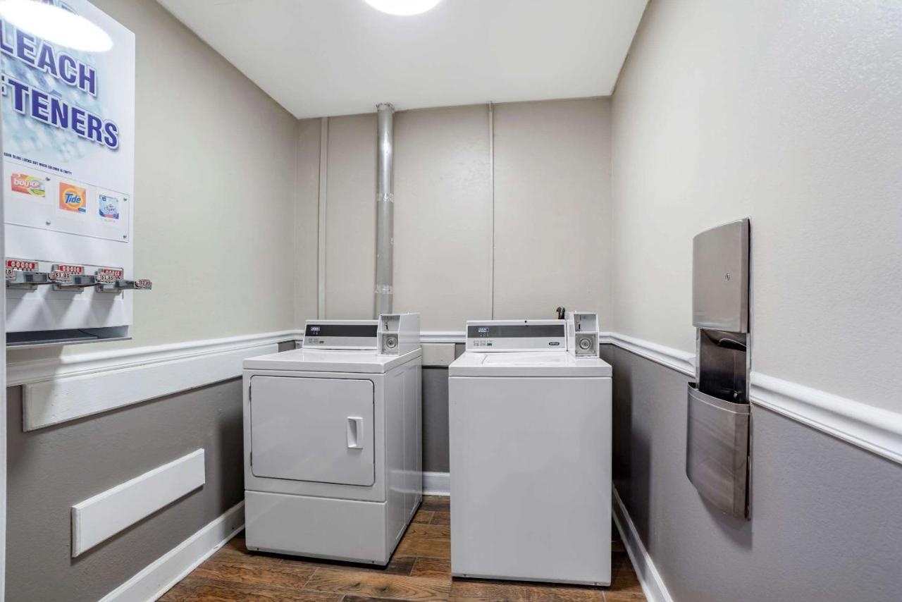 Quality Inn モートリー エクステリア 写真