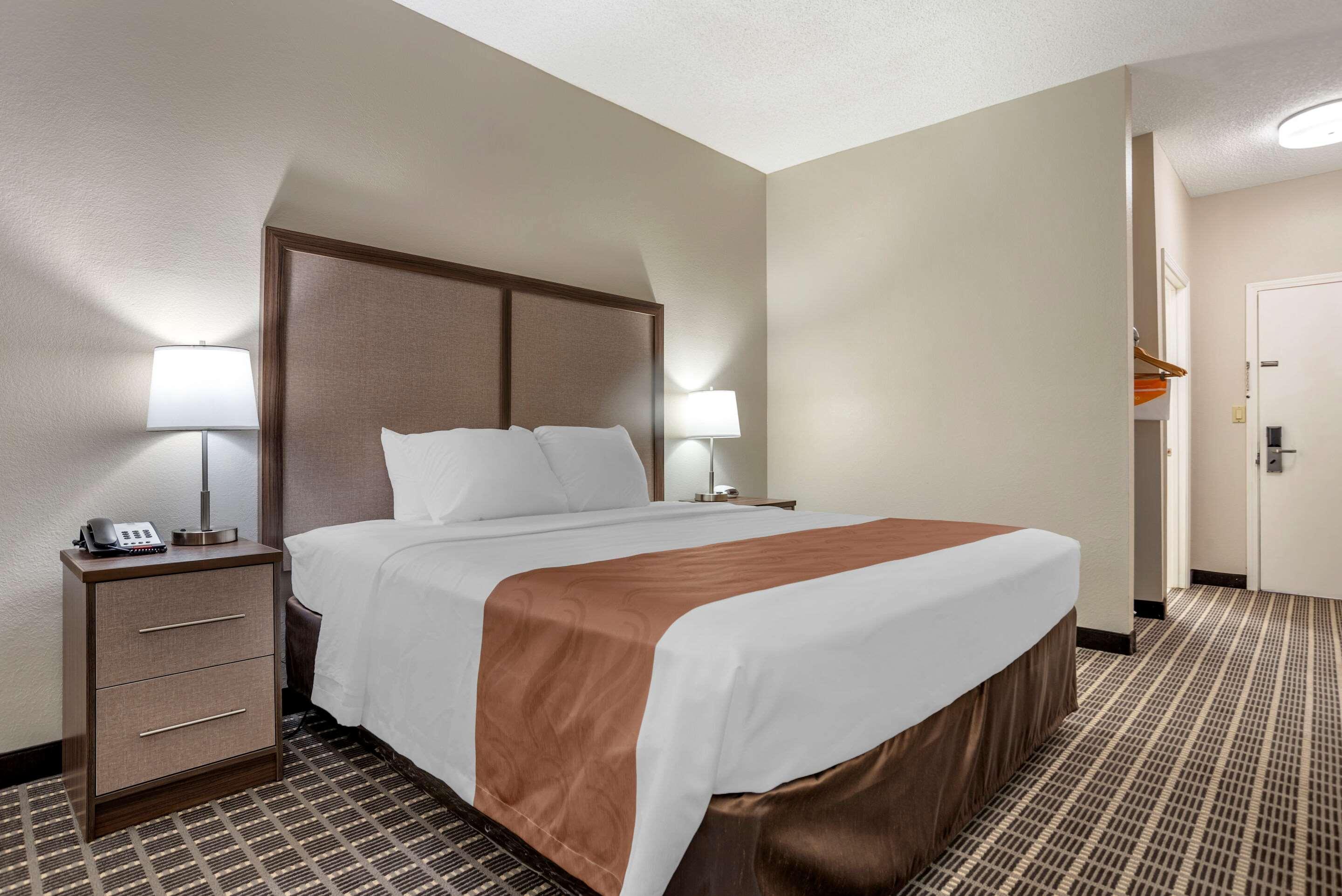 Quality Inn モートリー エクステリア 写真