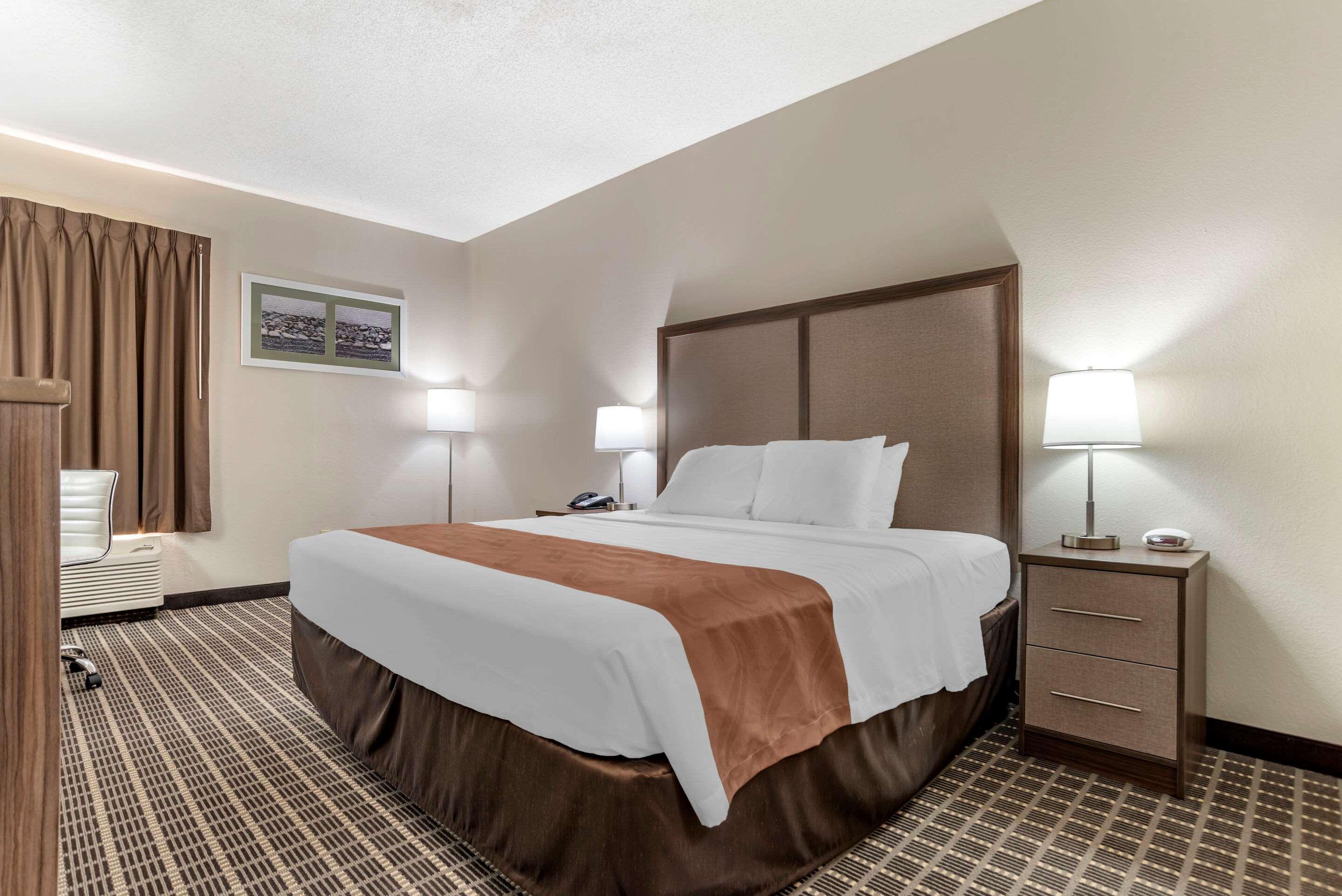 Quality Inn モートリー エクステリア 写真