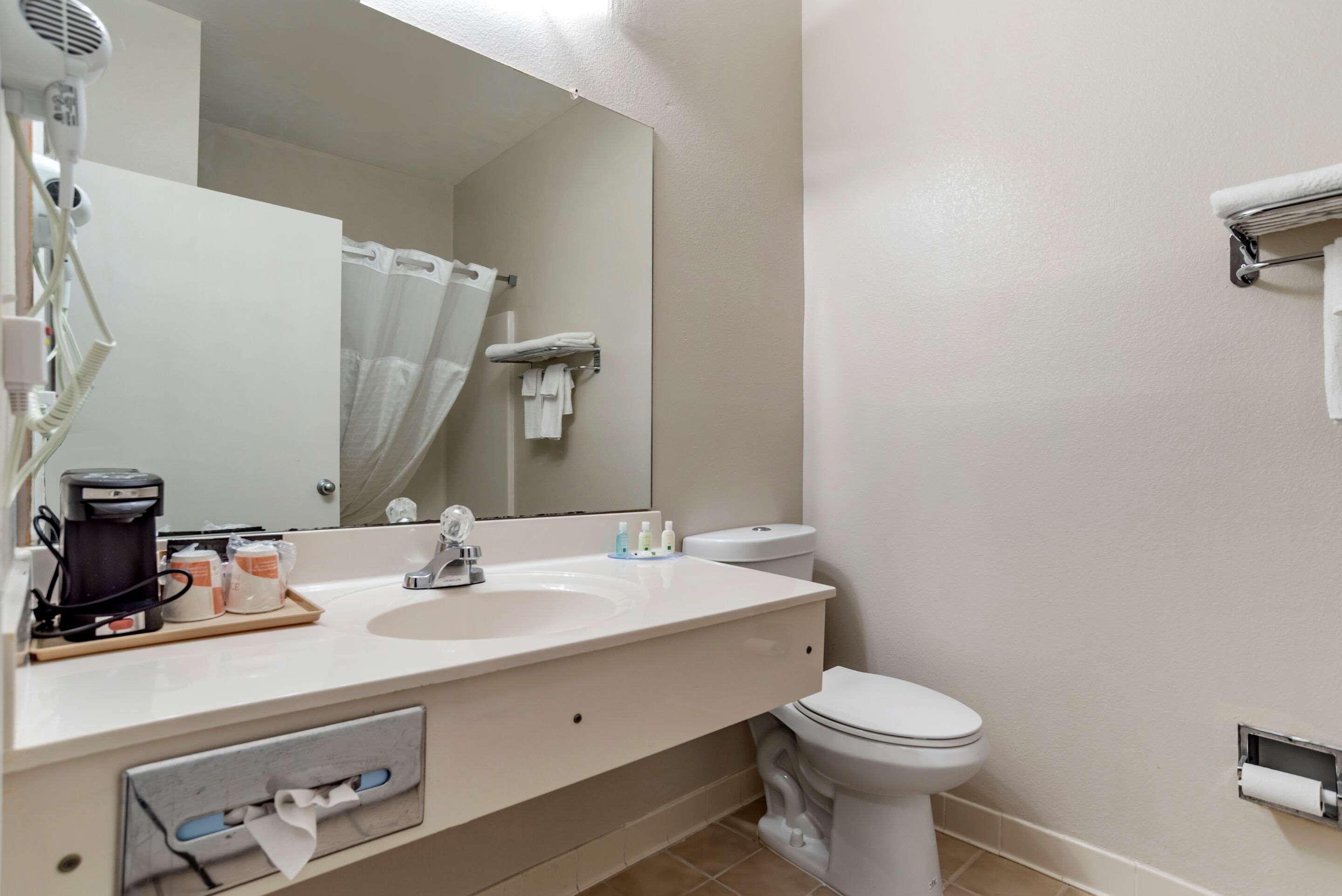 Quality Inn モートリー エクステリア 写真
