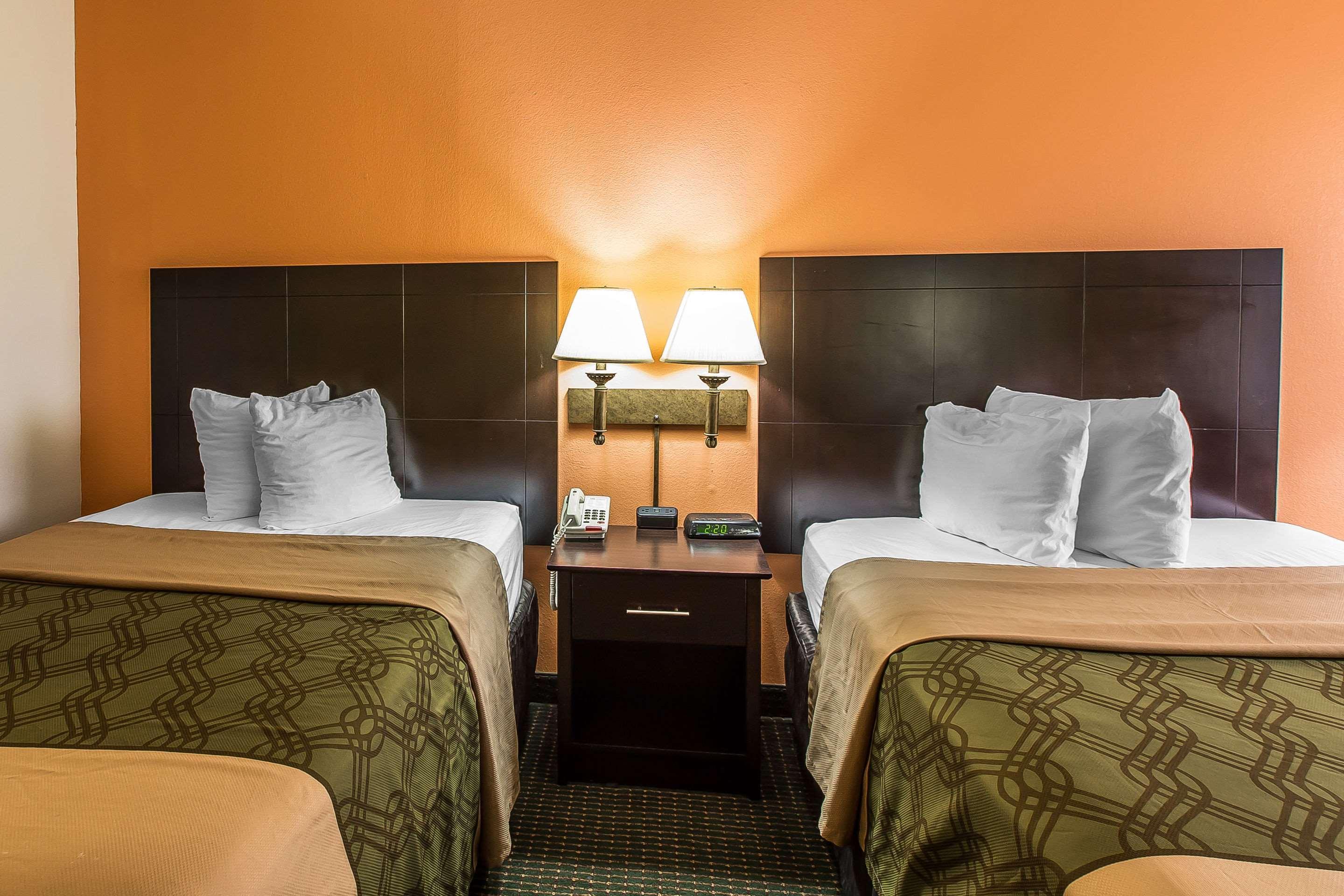 Quality Inn モートリー エクステリア 写真