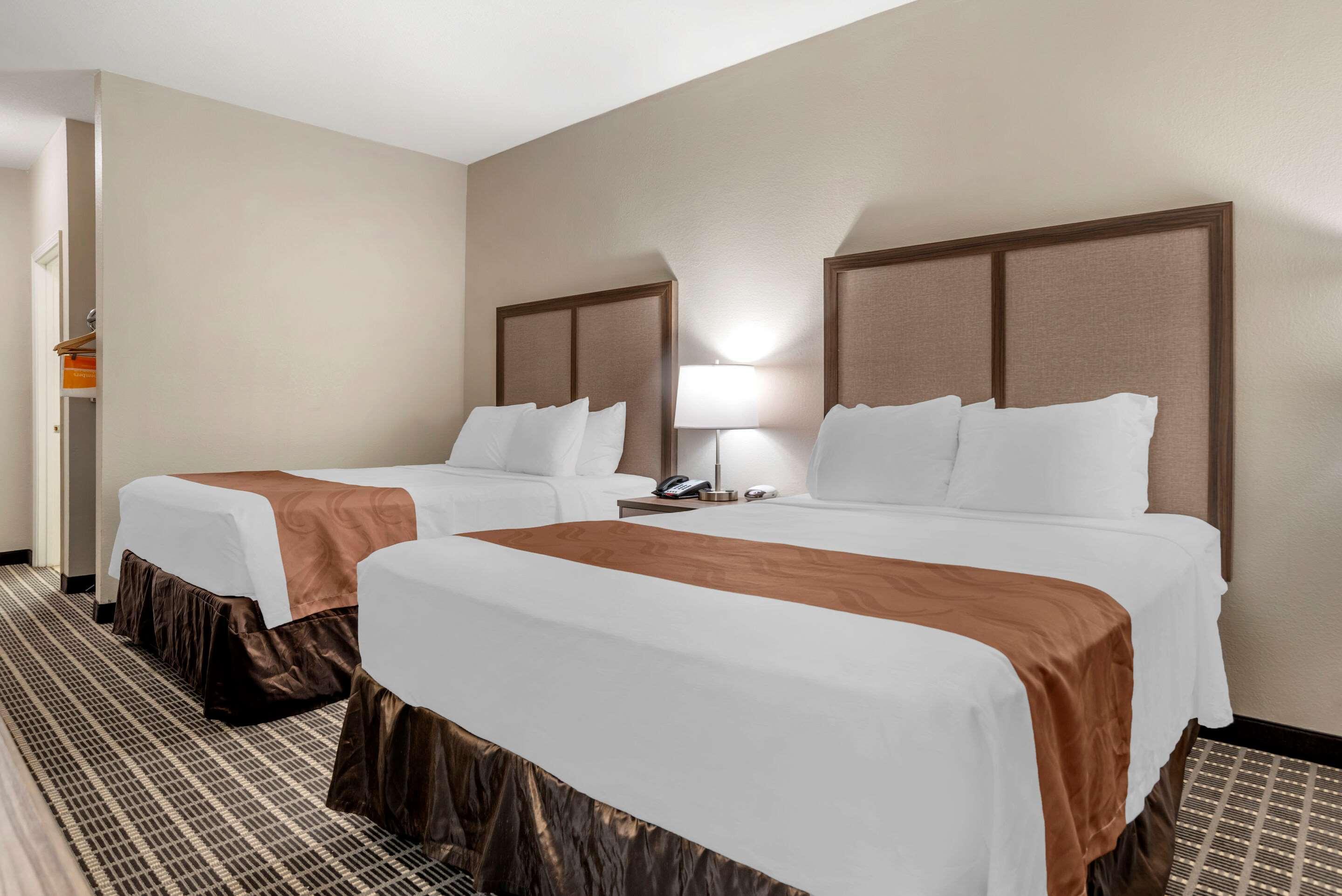 Quality Inn モートリー エクステリア 写真