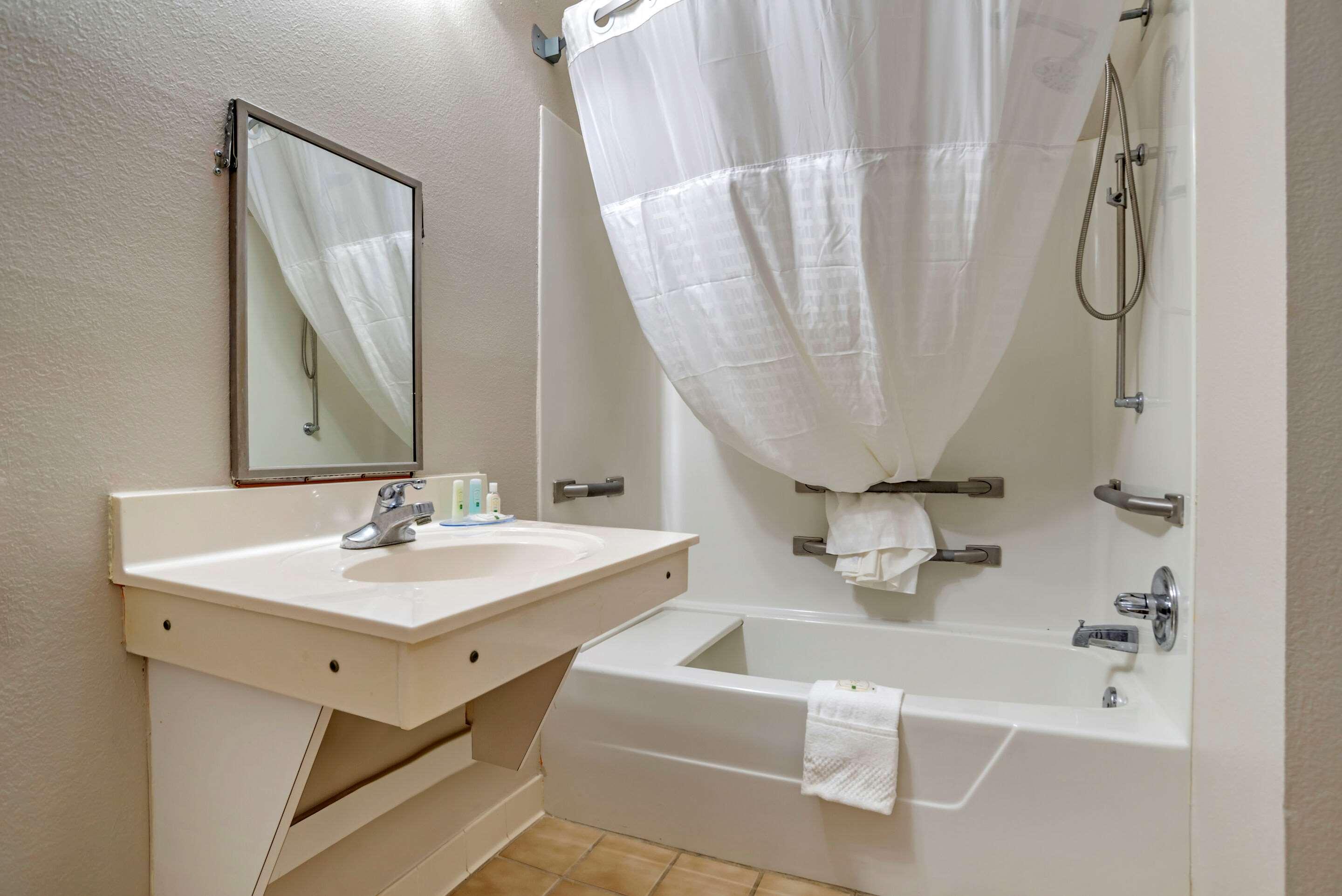 Quality Inn モートリー エクステリア 写真