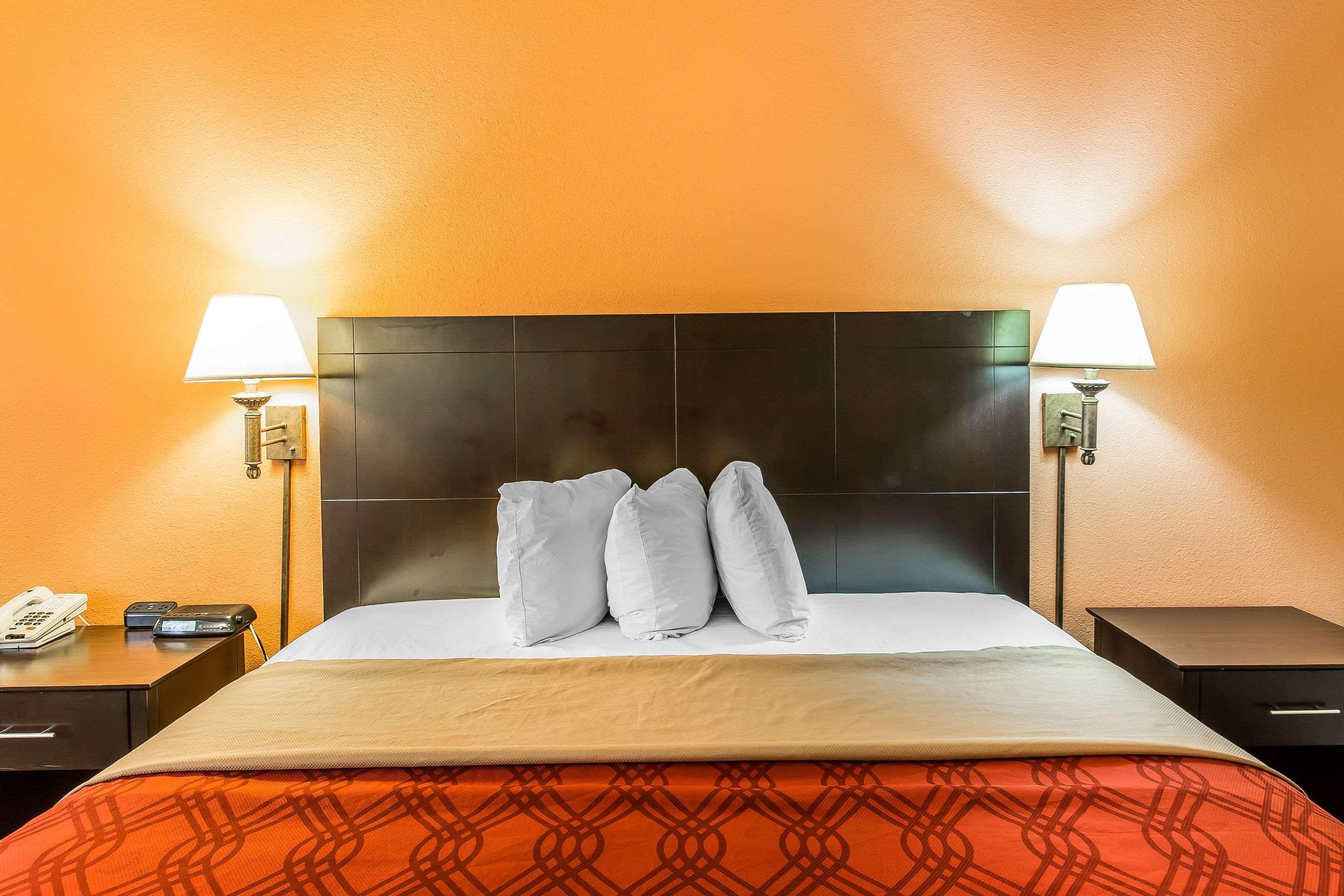 Quality Inn モートリー エクステリア 写真
