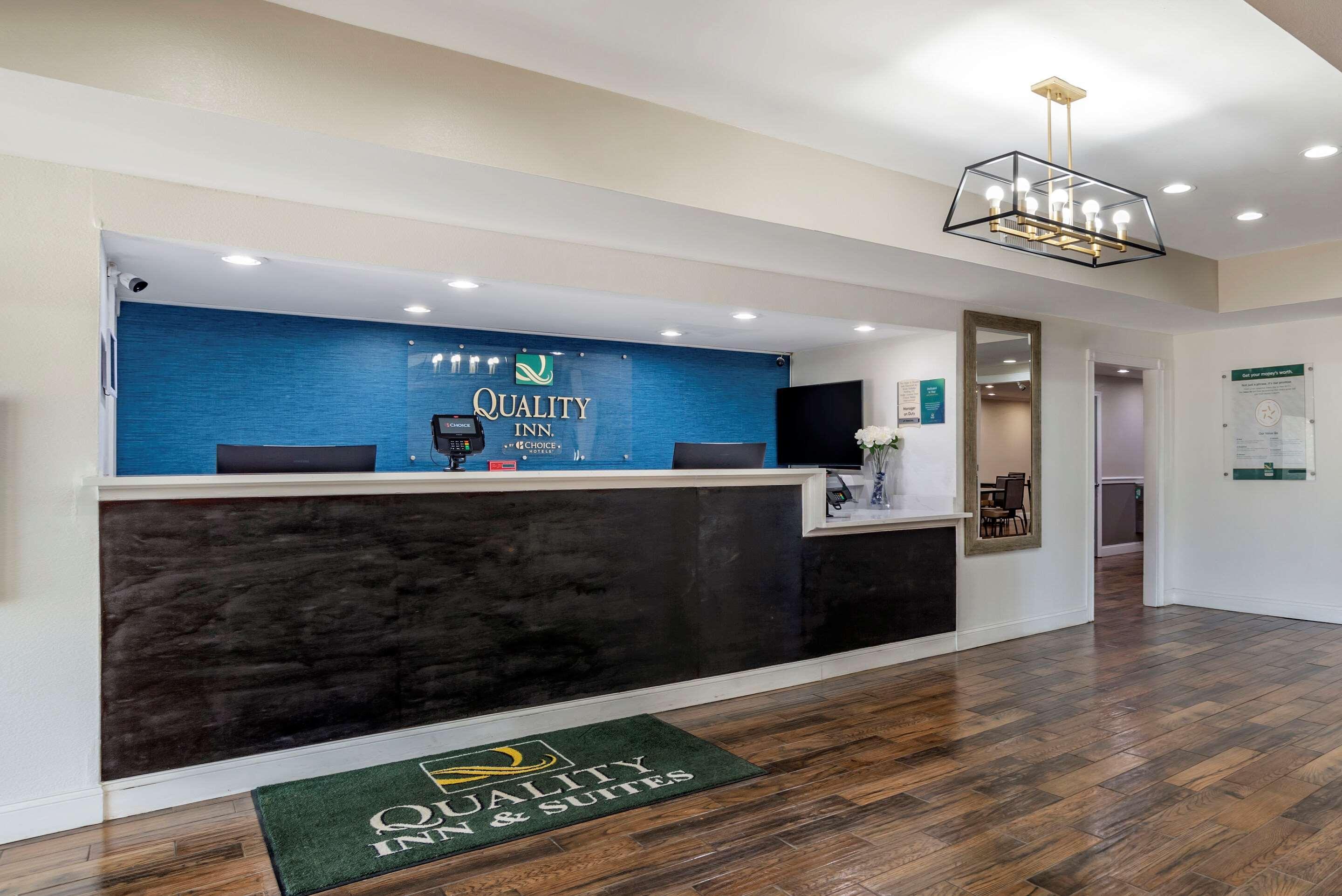 Quality Inn モートリー エクステリア 写真