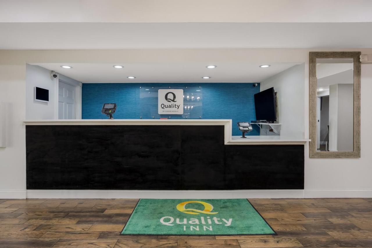 Quality Inn モートリー エクステリア 写真
