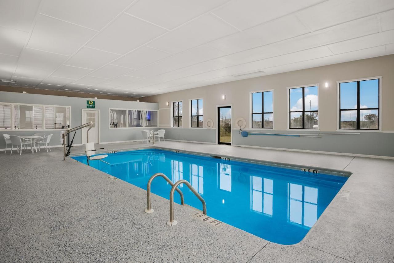 Quality Inn モートリー エクステリア 写真
