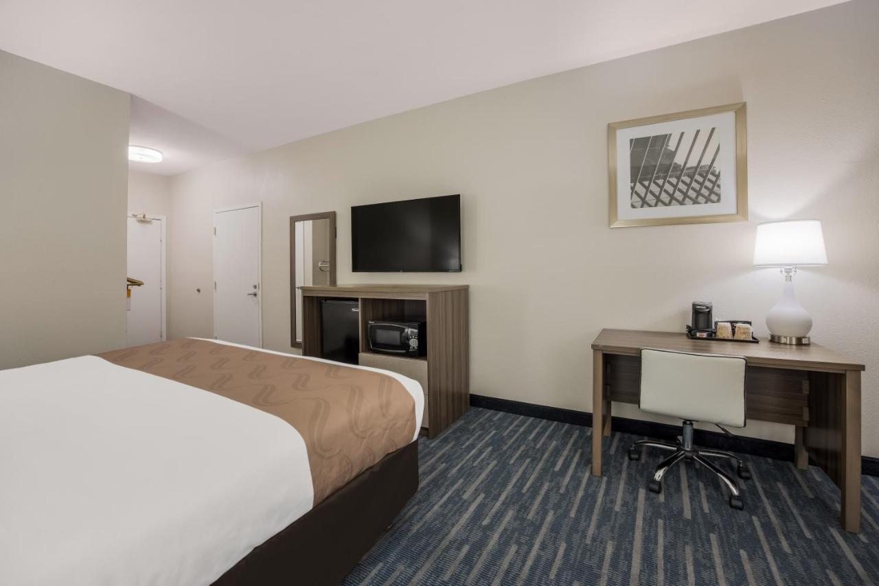 Quality Inn モートリー エクステリア 写真