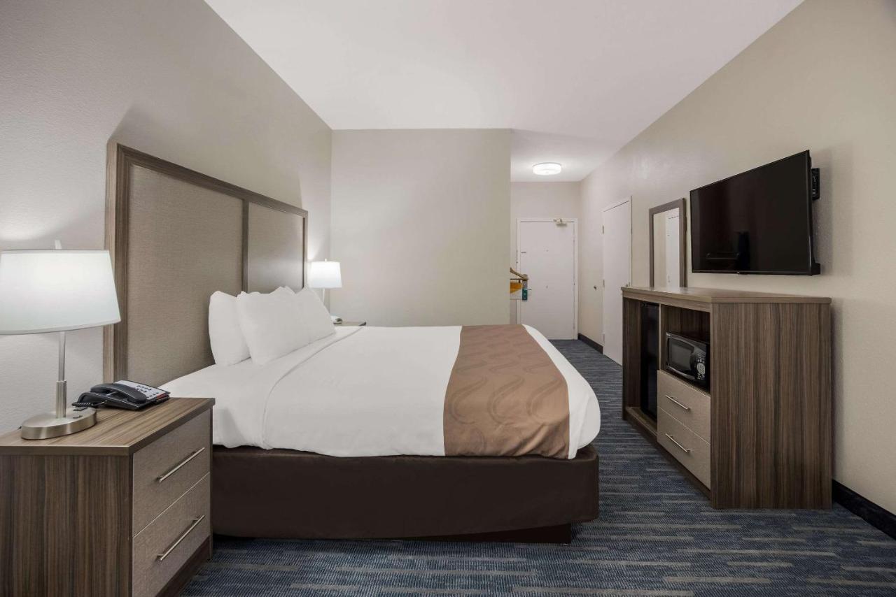 Quality Inn モートリー エクステリア 写真