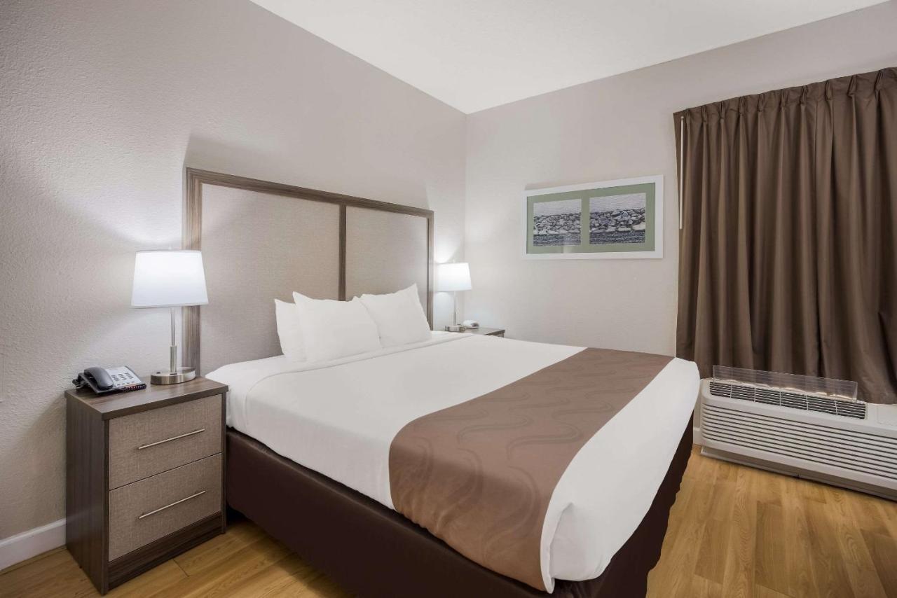 Quality Inn モートリー エクステリア 写真